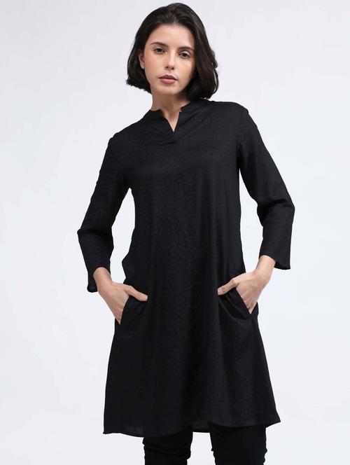 black solid top - 19187427 - Very Small Image - 1