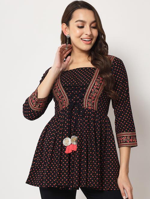 printed regular top - 19286778 - Very Small Image - 1