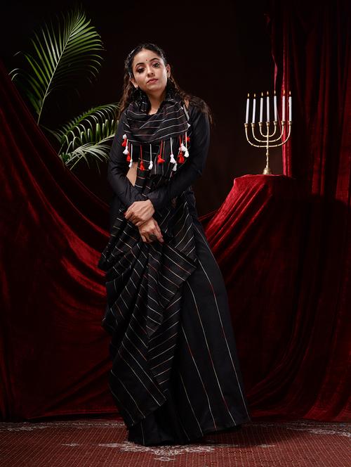 self designed woven saree - 19297387 - Very Small Image - 1