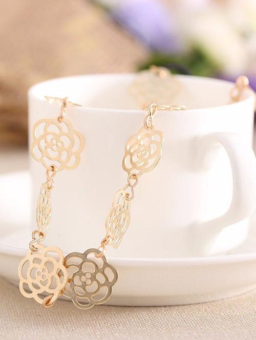 gold metal hairband - 19299782 - Very Small Image - 1