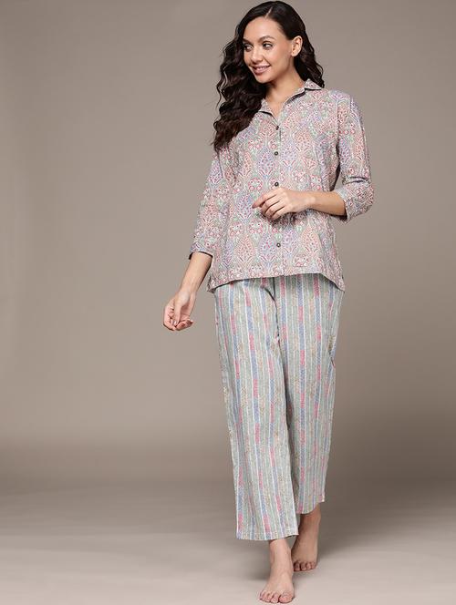 printed nightwear set - 19412793 - Very Small Image - 1