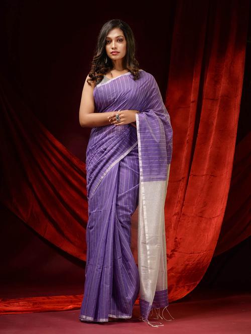 self design woven saree - 19498134 - Very Small Image - 1