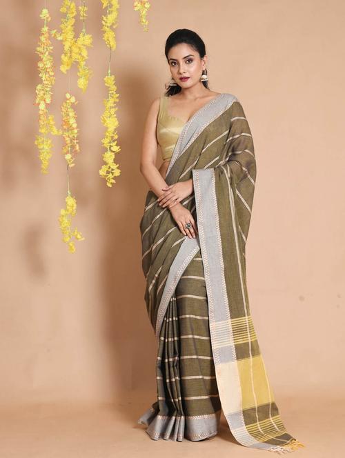 self design woven saree - 19498357 - Very Small Image - 1