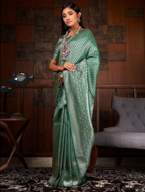 green kanjivaram saree with blouse - 19507404 - Very Small Image - 1