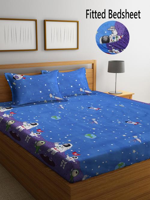 fabinaliv blue cartoon print 210 tc cotton blend king size fitted double bedsheet with 2 pillow covers - 19511465 - Very Small Image - 1