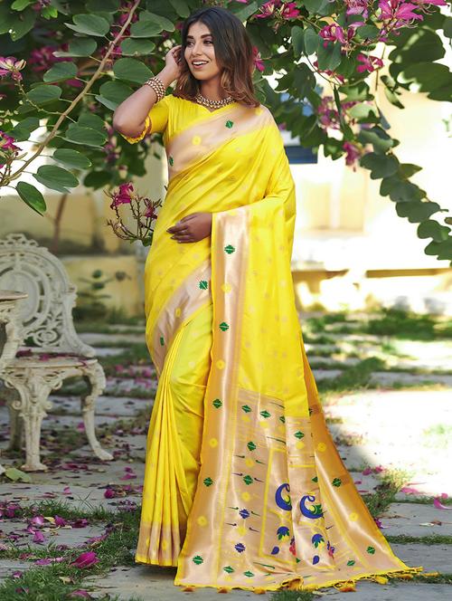 yellow silk foil print woven saree with blouse - 19512565 - Very Small Image - 1