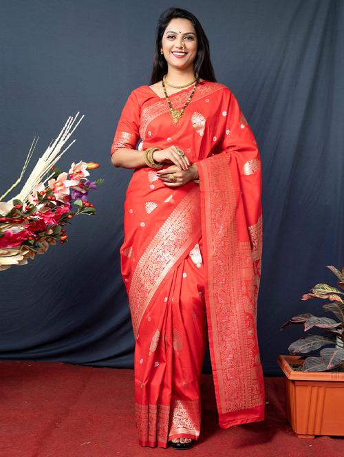 red self design woven saree with blouse - 19529138 - Very Small Image - 1