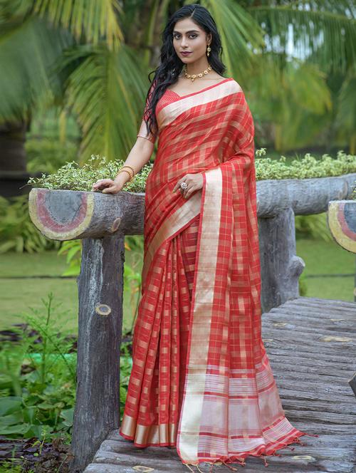 red self design woven saree with blouse - 19530788 - Very Small Image - 1