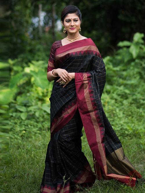 contrast bordered woven saree - 19531023 - Very Small Image - 1