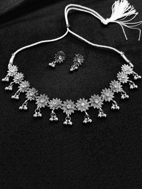 silver metal necklaces and earring - 19663115 - Very Small Image - 1