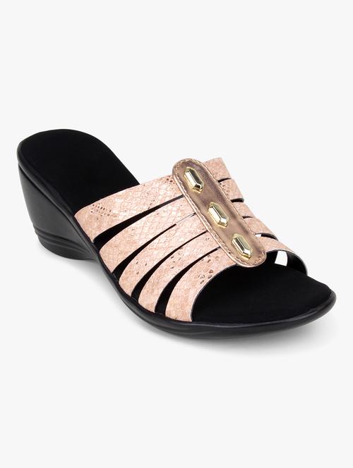 black solid wedge heel - 19765755 - Very Small Image - 1