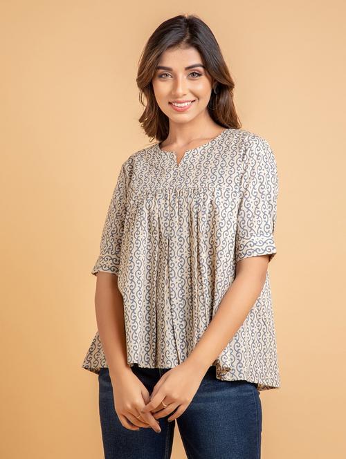 notch neck printed top - 19783852 - Very Small Image - 1
