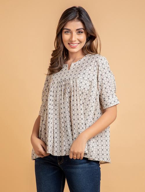 notch neck printed top - 19783854 - Very Small Image - 1