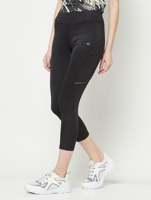 mid rise solid capri - 19872143 - Very Small Image - 1