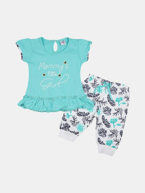 girls round neck printed capri set - 19873221 - Very Small Image - 1