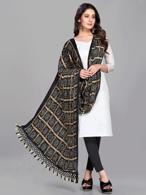 black satin dupatta - 19874563 - Very Small Image - 1