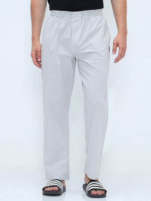white cotton pyjamas - 19878647 - Very Small Image - 1