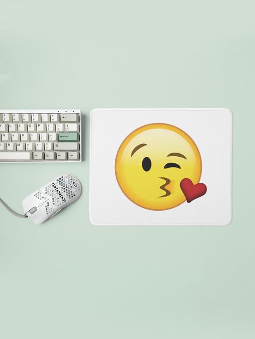 face throwing a kiss emoji-printed mousepads(20cm x 18cm) - 19919136 - Very Small Image - 1