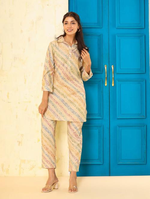 yellow printed three quarter sleeve kurta pant set - 19995628 - Very Small Image - 1