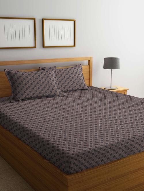 fabinaliv multicolor geometric 100% cotton handwoven king size double bedsheet with 2 pillow covers - 19996946 - Very Small Image - 1