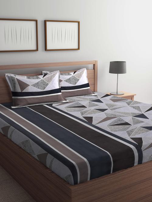 cotton geometric fitted double bedsheet with 2 pillow covers - 20168330 - Very Small Image - 1