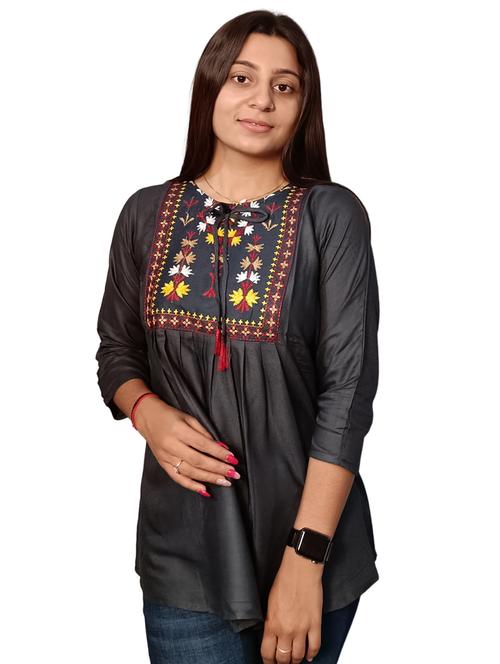 round neck embroidered regular top - 20213232 - Very Small Image - 1