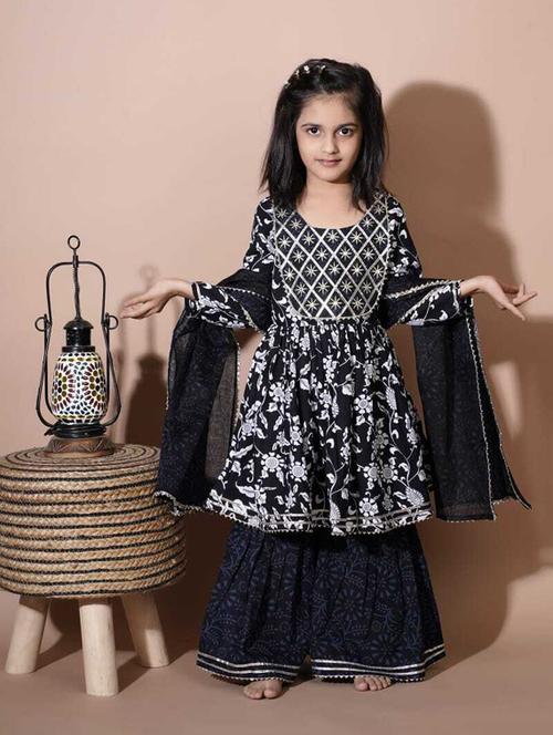 floral kurta sharara set - 20272032 - Very Small Image - 1