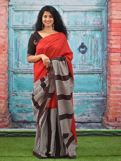 red colored printed saree with blouse - 20312434 - Very Small Image - 1