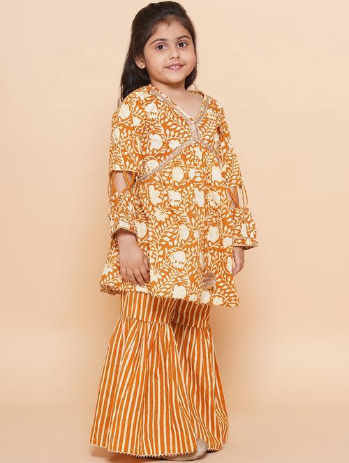 orange batik print kurta sharara set - 20357113 - Very Small Image - 1