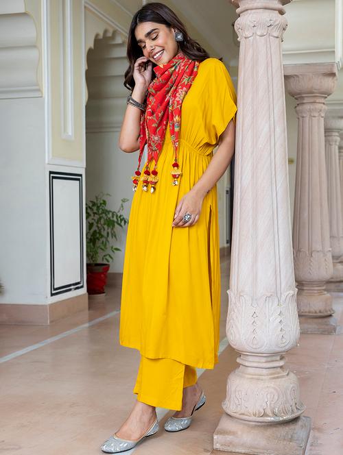 yellow kurta pant set with scarf - 20387529 - Very Small Image - 1
