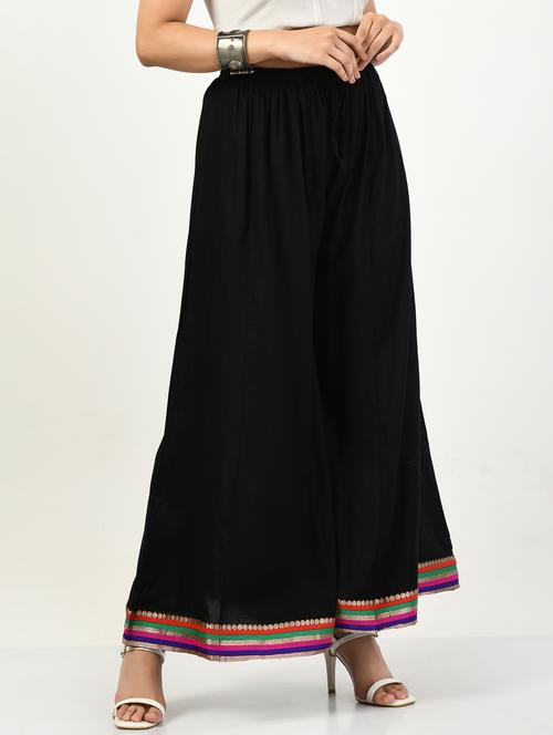 black bottom placement print flared palazzo - 20422404 - Very Small Image - 1