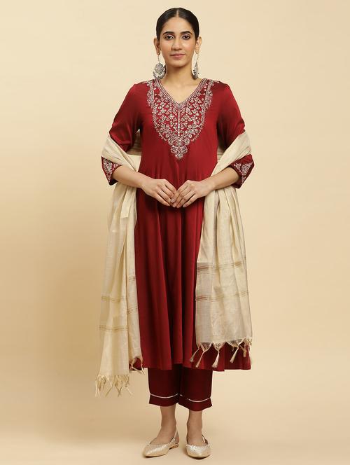 w women red festive solid rayon kurta with slim pant & dupatta - 20468240 - Very Small Image - 1