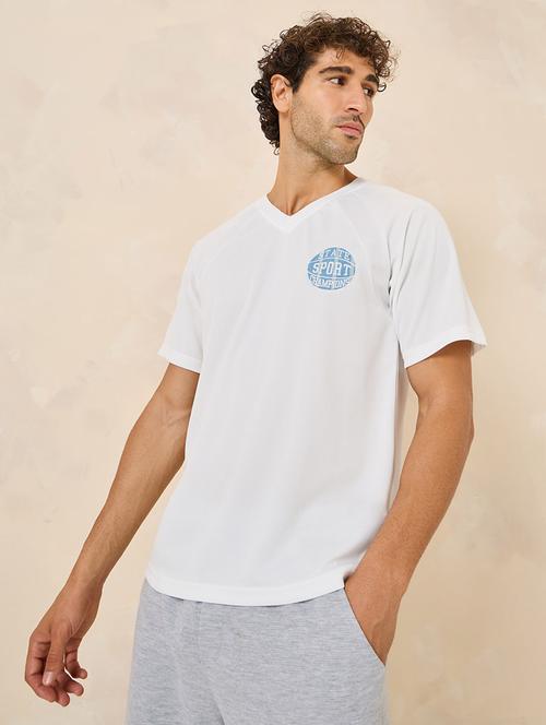men white polyester logo embroidered regular t-shirt - 20508042 - Very Small Image - 1