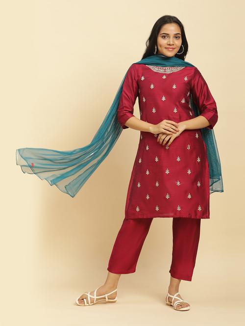 maroon three quarter sleeve suit set - 20547270 - Very Small Image - 1