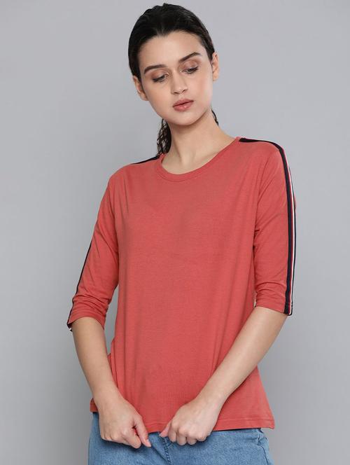 red placement print round neck t-shirt - 20721489 - Very Small Image - 1