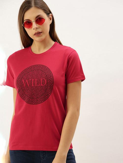 women round neck chest print t-shirt - 20721708 - Very Small Image - 1