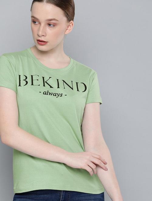 women round neck chest print t-shirt - 20722418 - Very Small Image - 1