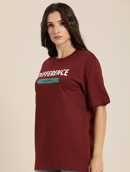 women round neck chest print t-shirt - 20722927 - Very Small Image - 1