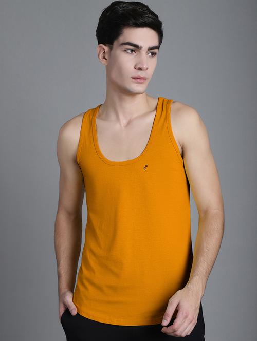 man solid sleeveless vest - 20727164 - Very Small Image - 1