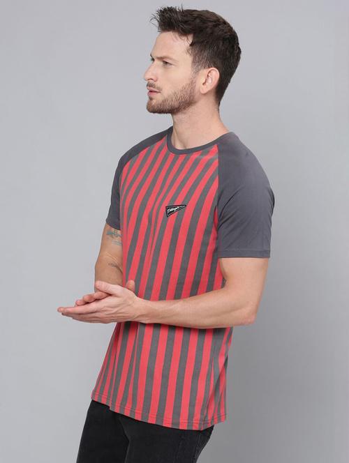 red striped short sleeve t-shirt - 20747140 - Very Small Image - 1