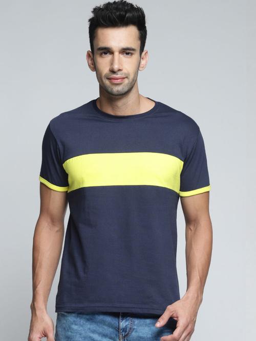 men black round neck t-shirt - 20747364 - Very Small Image - 1