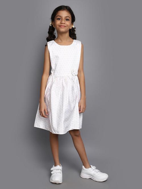 white coated frock - 20815508 - Very Small Image - 1