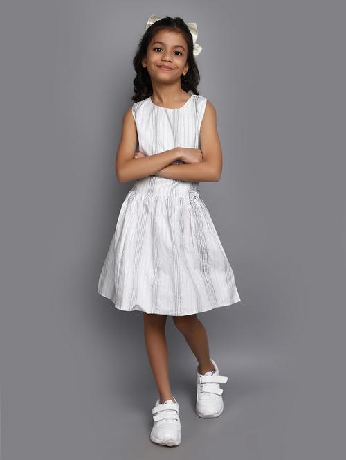 white coated frock - 20815514 - Very Small Image - 1