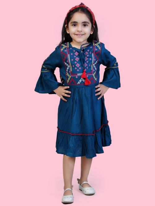 girls embroidered cotton frock - 20859455 - Very Small Image - 1