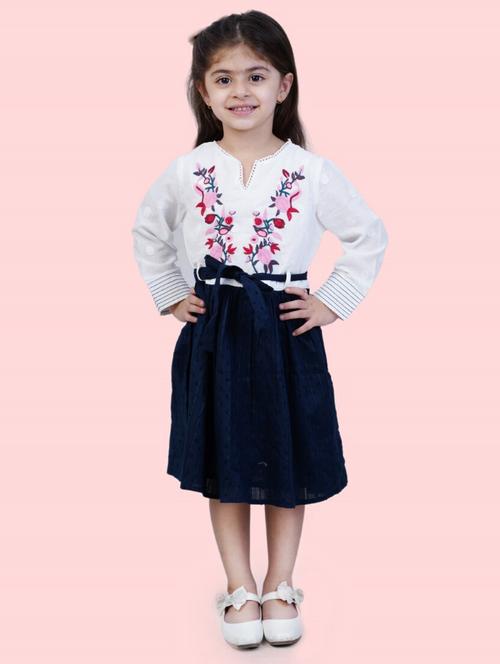 girls embroidered cotton frock - 20859517 - Very Small Image - 1