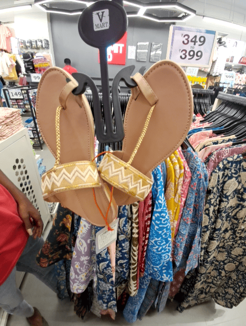 golden synthetic flip flops - 20928642 - Very Small Image - 1