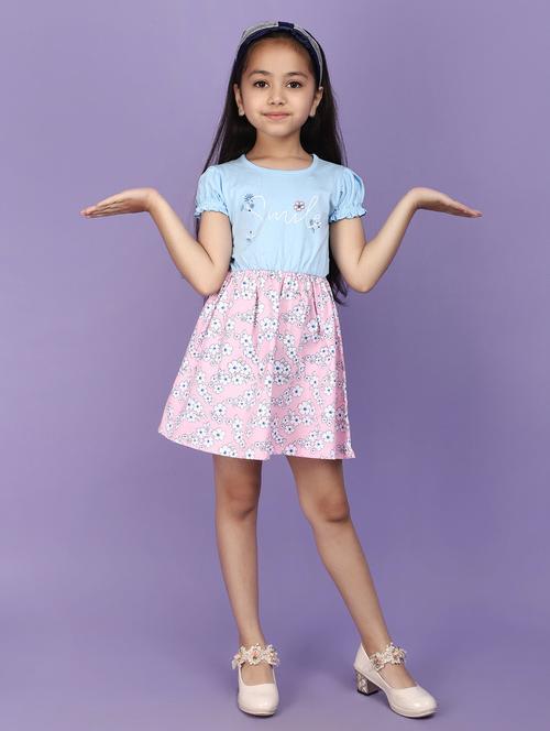 girls round neck printed frock - 20972389 - Very Small Image - 1