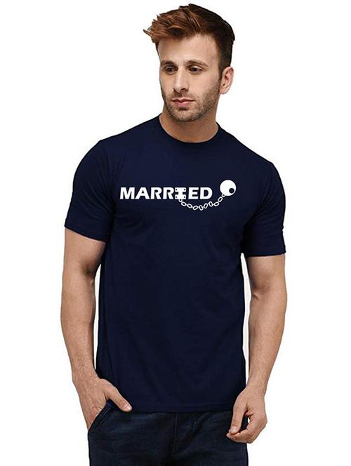 men round neck chest print t-shirt - 20984516 - Very Small Image - 1