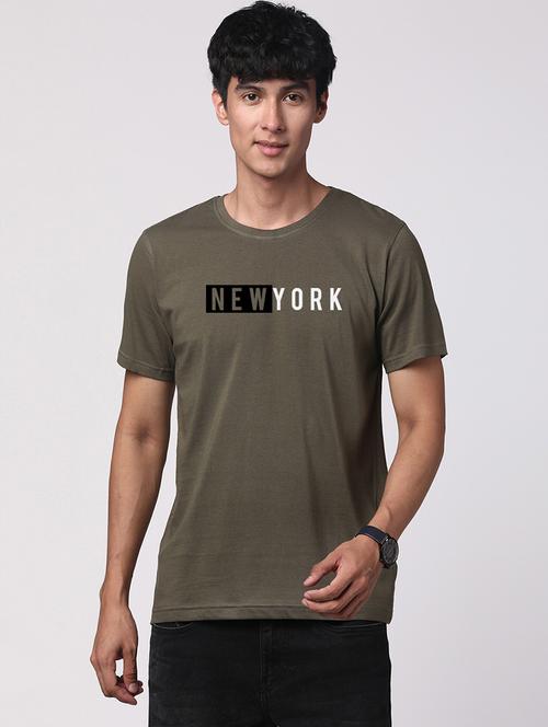 men round neck chest print t-shirt - 21064993 - Very Small Image - 1