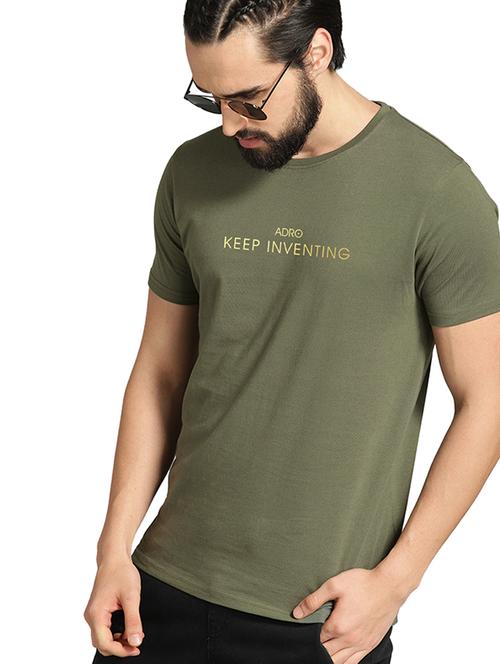 men round neck chest print regular t-shirt - 21065097 - Very Small Image - 1
